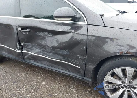 2008 Volkswagen Passat Komfort z USA, uszkodzony, nr VIN WVWAK73C88P052203